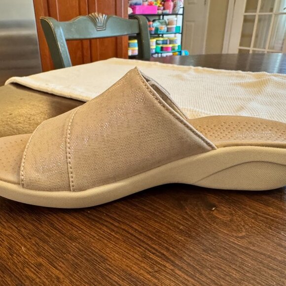 BZees Womans White Sparkle Slide Sandals Size 7 - Picture 3 of 8